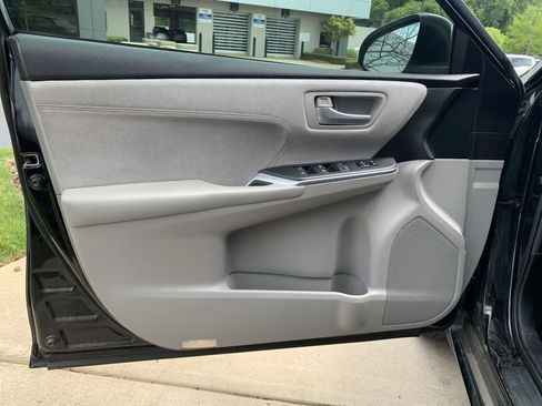 Used 2016 Toyota Camry XSE FWD image 14