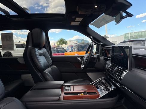 Certified 2023 Lincoln Navigator Reserve AWD/4WD image 33