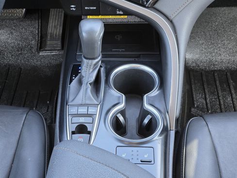 Used 2019 Toyota Camry XLE image 21