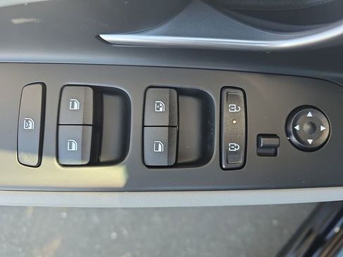 New 2026 Hyundai Elantra Limited FWD image 38