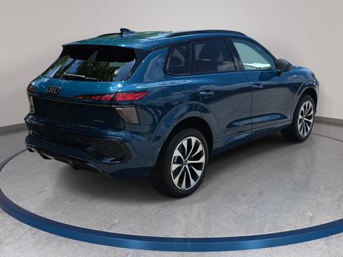 New 2026 Audi Q3 quattro 2.0T AWD/4WD image 5
