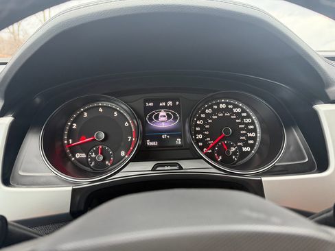 Used 2021 Volkswagen Atlas Cross Sport SE w/ Panoramic Sunroof Package image 15