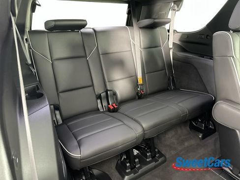 Used 2024 Cadillac Escalade Premium Luxury AWD/4WD image 15