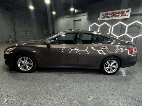 Used 2014 Nissan Altima 2.5 SL w/ Technology Package FWD image 2