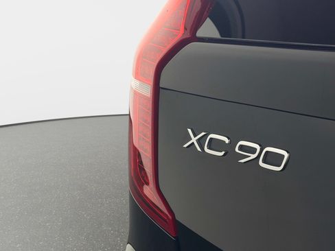 Used 2025 Volvo XC90 B6 Plus AWD/4WD image 14