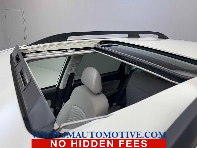 Used 2017 Subaru Forester 2.5i Premium w/ All-Weather Package AWD/4WD image 11