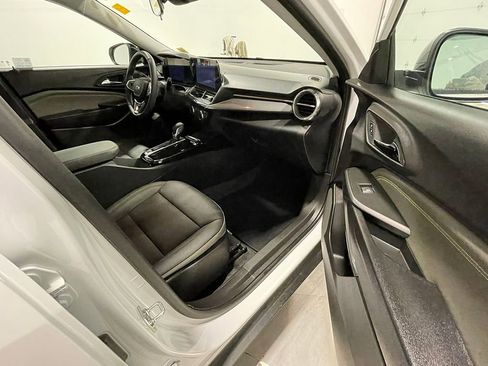 Used 2025 Chevrolet Trax ACTIV w/ Sunroof Package FWD image 25