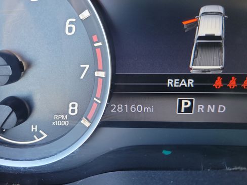 Used 2023 Nissan Titan SV w/ SV Convenience Package RWD image 31