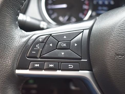 Used 2017 Nissan Rogue SL w/ SL Premium Package AWD/4WD image 25