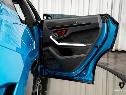 Used 2025 Lamborghini Urus SE image 52