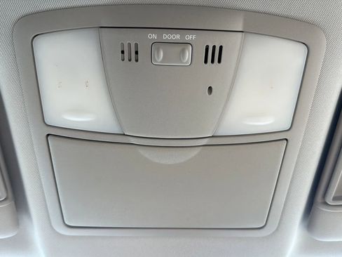 Used 2017 Nissan Armada SL image 21