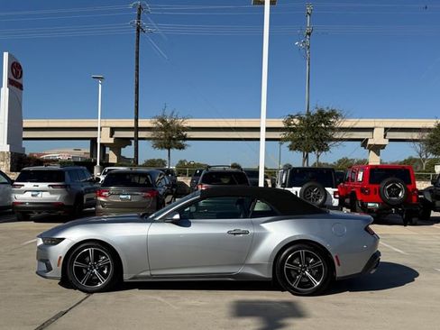 Used 2025 Ford Mustang Convertible RWD image 7