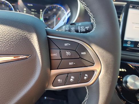 New 2026 Chrysler Pacifica Select image 10