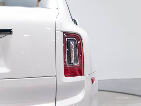 Used 2021 Rolls-Royce Cullinan Black Badge AWD/4WD image 76