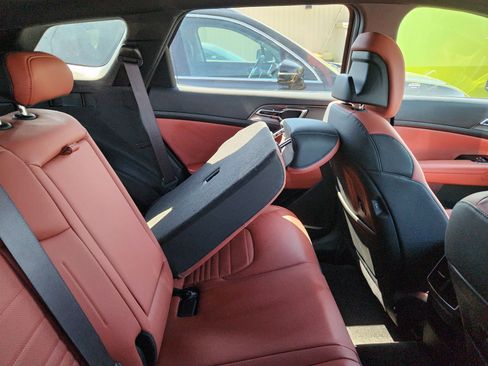 Used 2024 Kia Sportage SX Prestige image 9