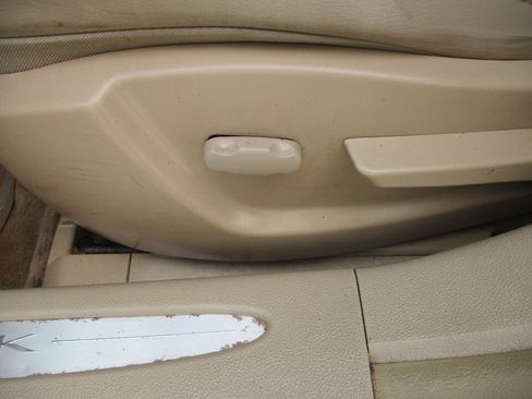 Used 2008 Buick Lucerne CXL FWD image 25