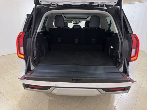 Used 2025 Ford Expedition Max Platinum image 26