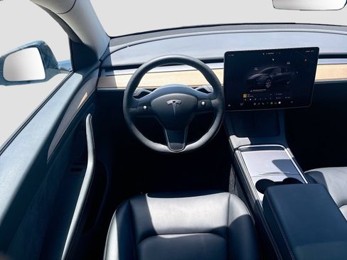 Used 2024 Tesla Model Y Long Range AWD/4WD image 21