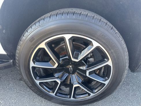 Used 2023 Chevrolet Suburban RST AWD/4WD image 10