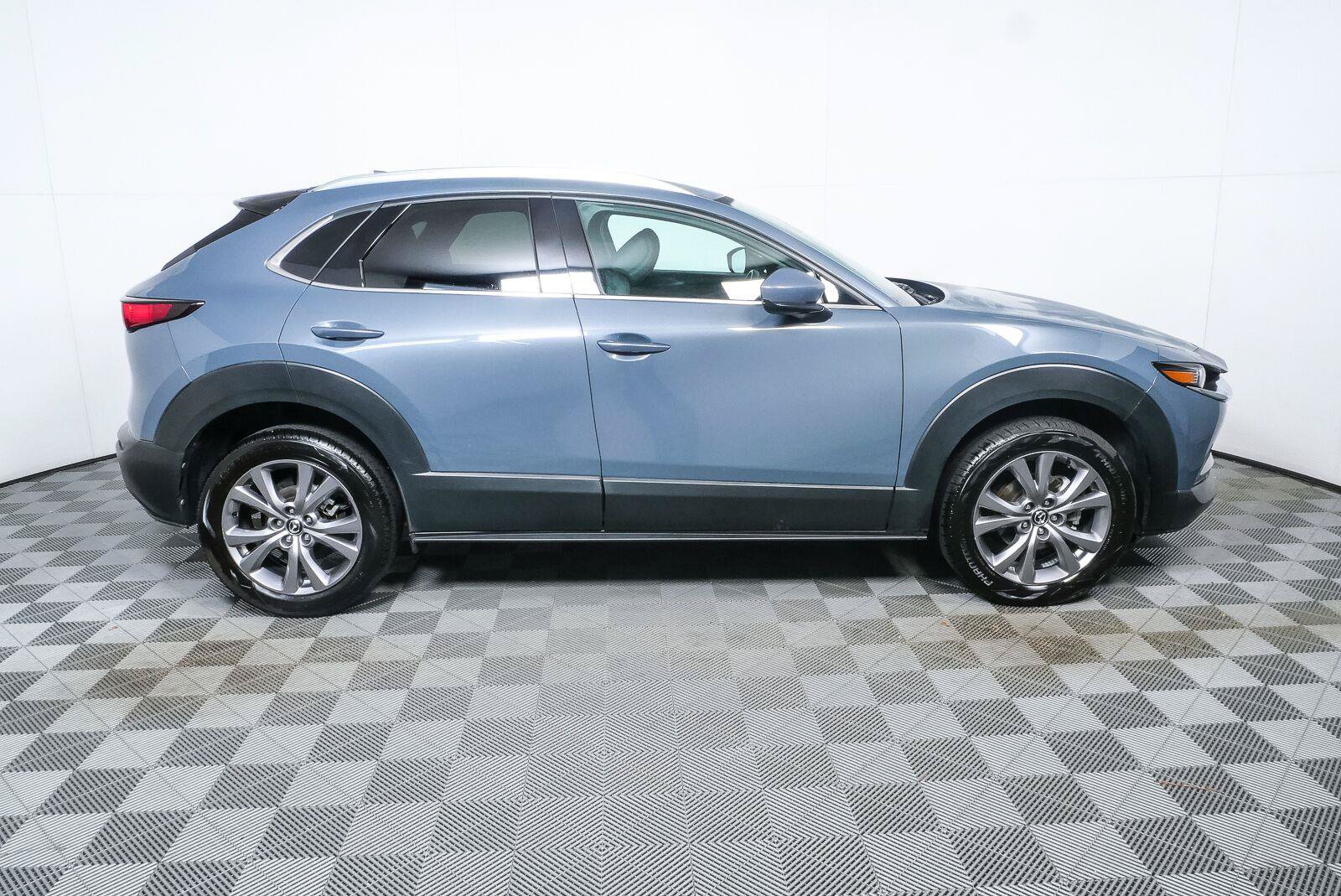 Used 2021 MAZDA CX-30 FWD 2.5 S w/ Premium Package image 2
