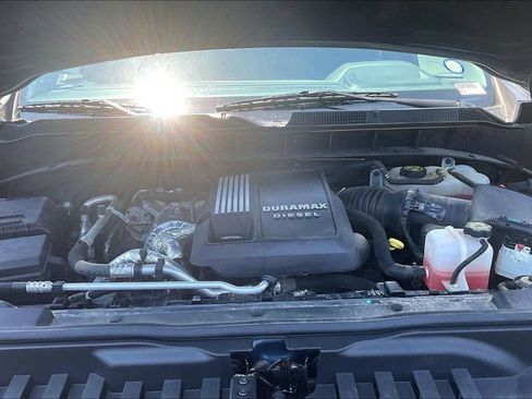 Used 2022 Chevrolet Silverado 1500 LT AWD/4WD image 30