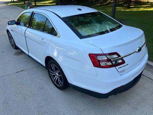 Used 2018 Ford Taurus SE image 4