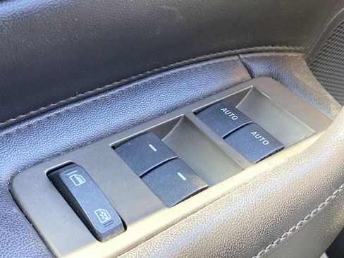 Used 2013 Lincoln MKX FWD image 8