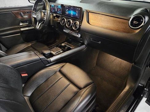 Used 2021 Mercedes-Benz GLA 250 w/ Premium Package image 21