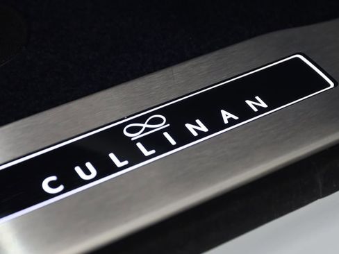 Used 2024 Rolls-Royce Cullinan Black Badge AWD/4WD image 47