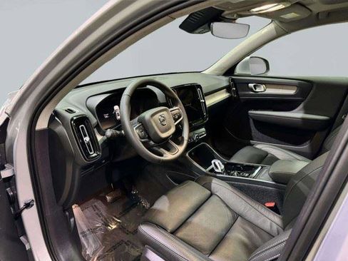 Used 2023 Volvo XC40 B5 Plus w/ Driver Assist Package AWD/4WD image 27