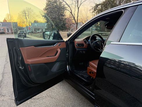 Used 2020 Maserati Levante image 26