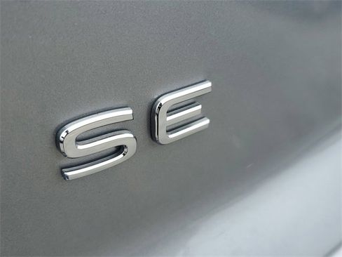 Certified 2025 Volkswagen Atlas Cross Sport SE image 7