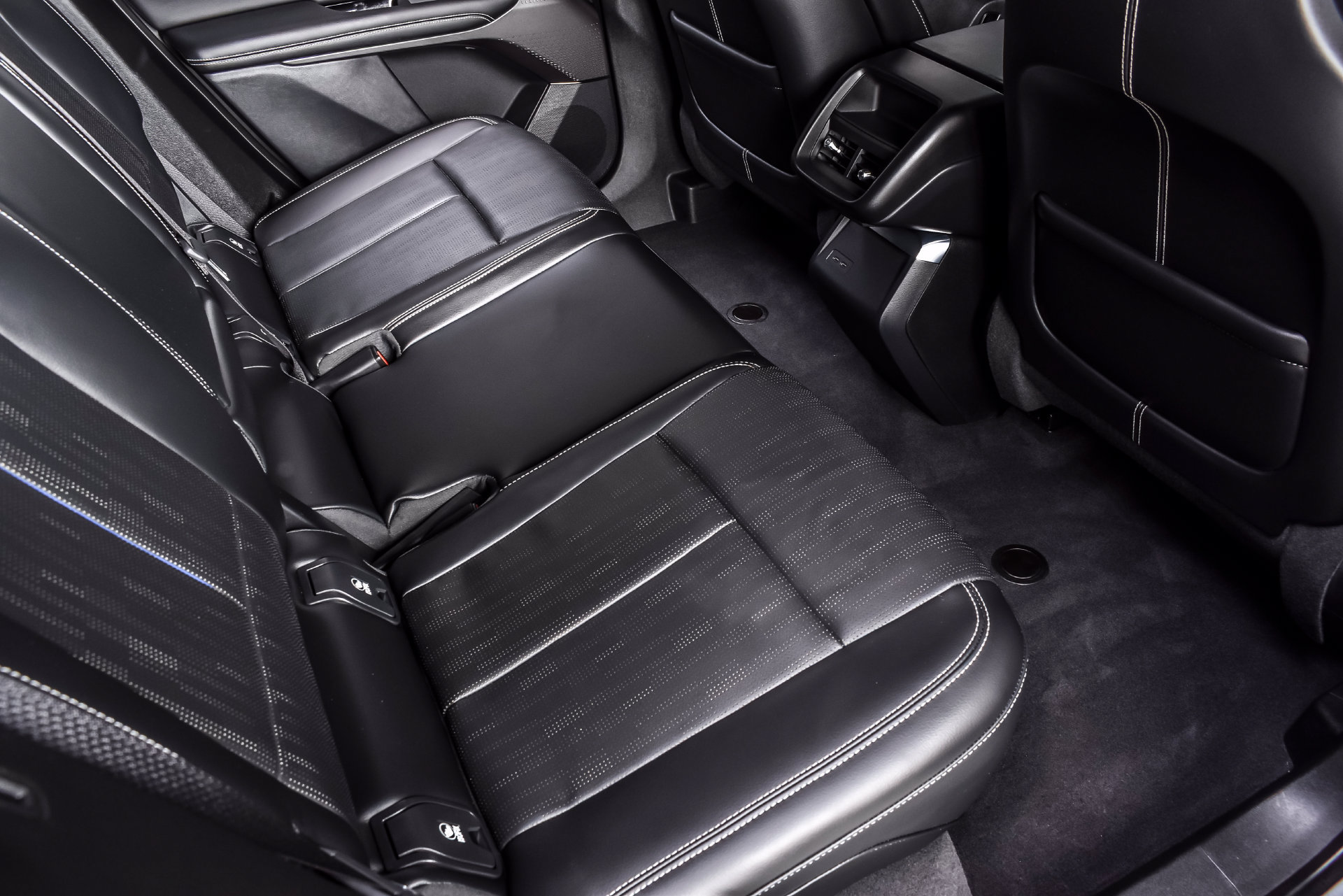 Used 2024 Cadillac Lyriq Luxury w/ LPO, Floor Liner Package AWD/4WD image 20