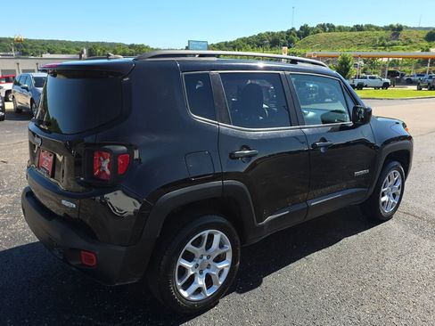 Used 2017 Jeep Renegade Latitude AWD/4WD image 8