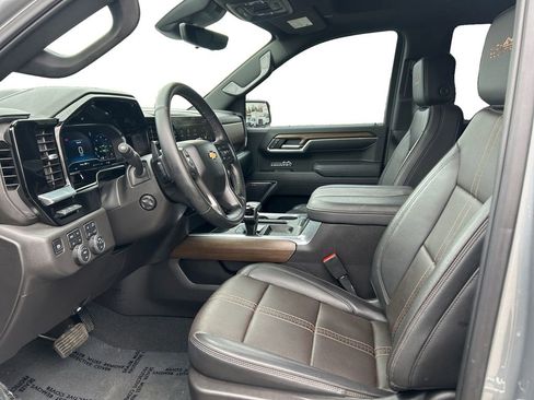 Used 2025 Chevrolet Silverado 1500 High Country image 9