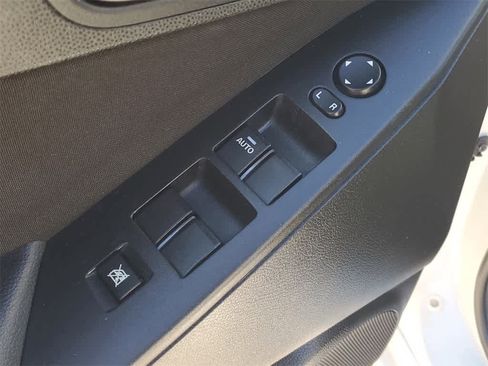 Used 2010 MAZDA MAZDA3 i Sport image 17