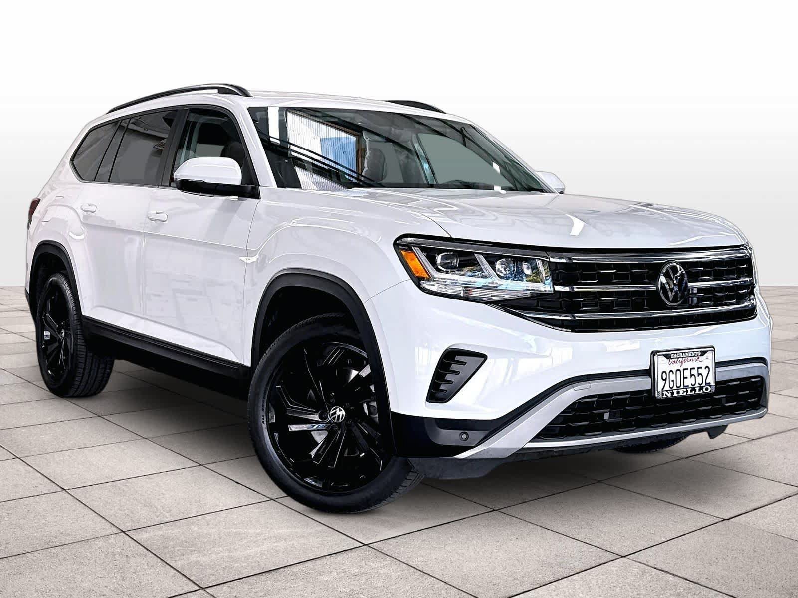 Used 2023 Volkswagen Atlas SE w/ Black Wheel Package AWD/4WD image 3