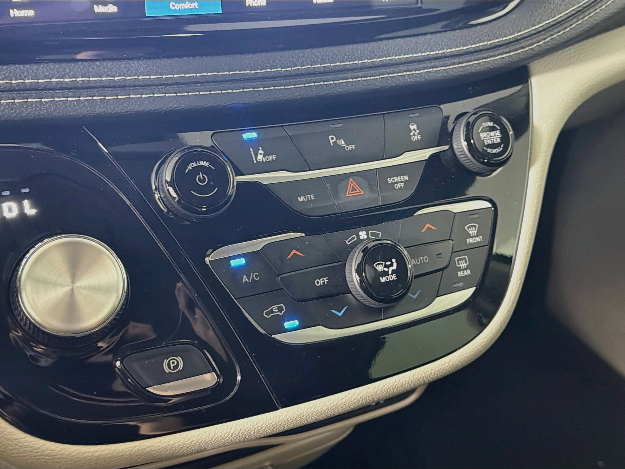Used 2023 Chrysler Pacifica Touring-L FWD image 24