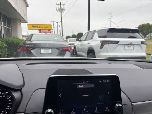 Used 2025 Nissan Altima 2.5 SV FWD image 14