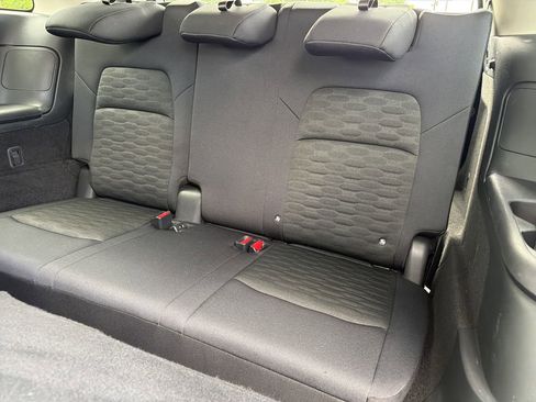 Used 2025 Nissan Pathfinder SV FWD image 21