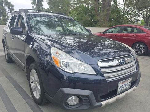 Used 2014 Subaru Outback 2.5i Premium image 2