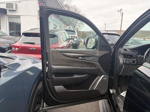 Used 2020 Cadillac Escalade ESV Platinum image 18