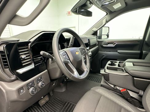 Certified 2024 Chevrolet Silverado 1500 LT AWD/4WD image 4