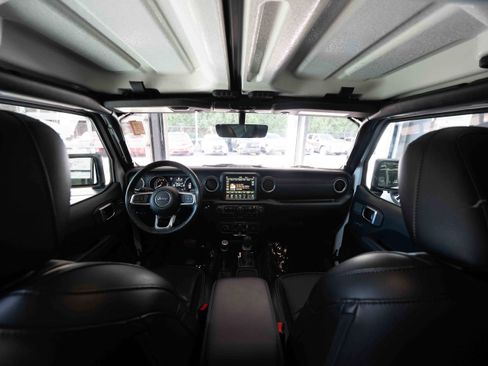 Used 2022 Jeep Wrangler Unlimited Sahara w/ Cold Weather Group image 19