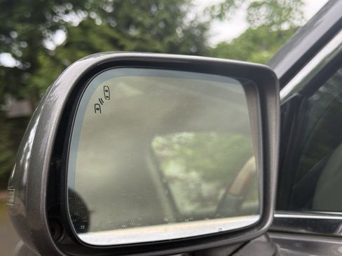 Used 2010 Lincoln MKT AWD image 24