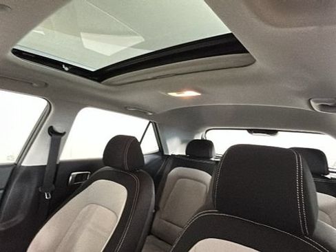 Used 2026 Hyundai Venue SEL FWD image 12