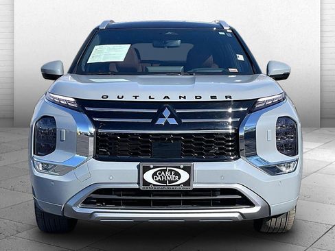 Used 2025 Mitsubishi Outlander SEL image 2