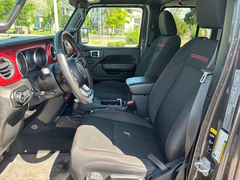 Used 2021 Jeep Wrangler Unlimited Rubicon w/ Cold Weather Group AWD/4WD image 9