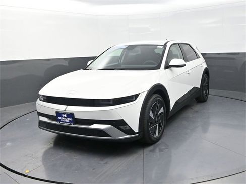 New 2025 Hyundai Ioniq 5 SE image 4