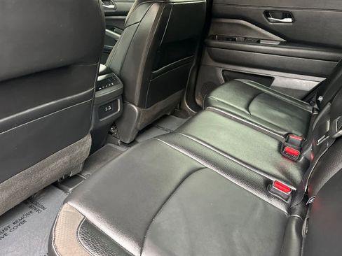 Used 2025 Nissan Pathfinder SL w/ Cargo Package image 4